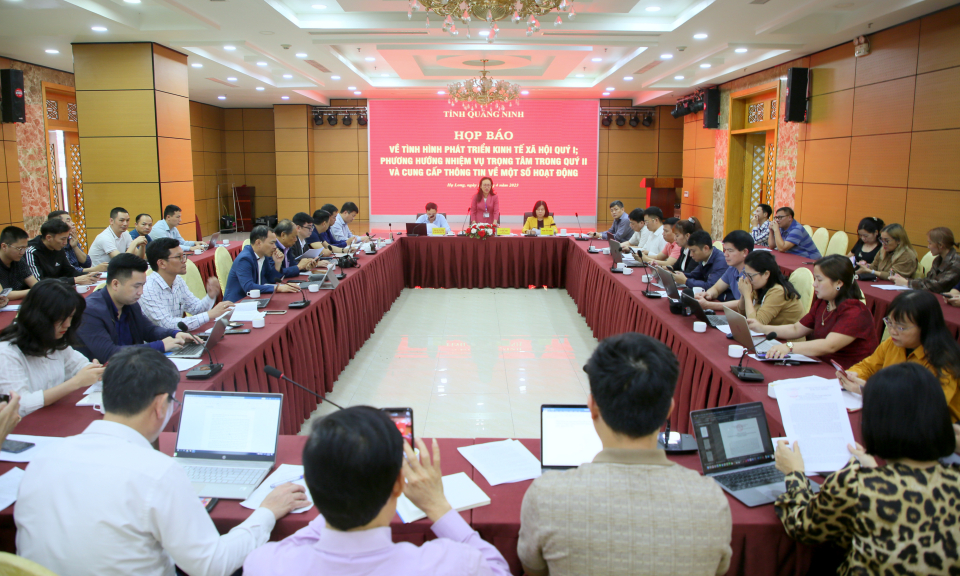 Họp báo thông tin một số nội dung quan trọng và Hội nghị thông tin báo chí thường kỳ