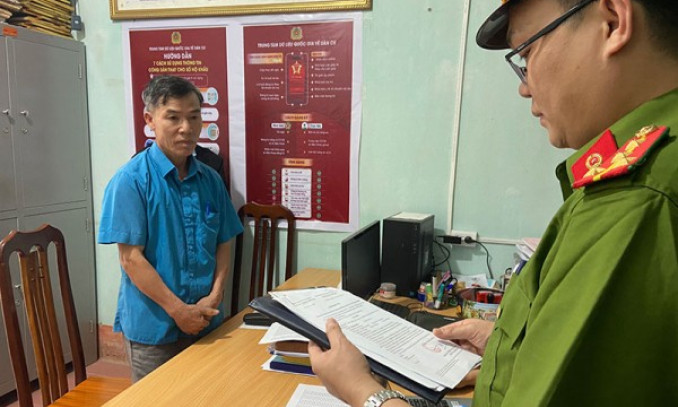 Bắt nguyên Giám đốc Chi nhánh Văn phòng Đăng ký đất đai huyện Kim Bôi