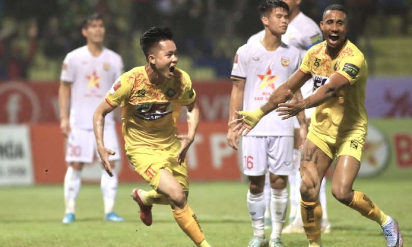 Thanh Hoá lên đầu V-League sau trận thắng ngược