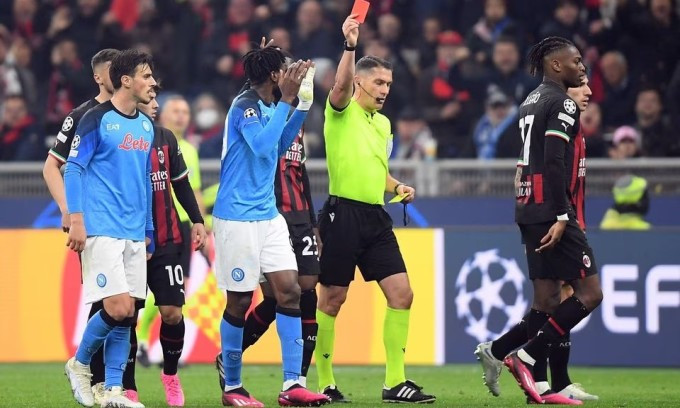 Milan giành lợi thế trước Napoli ở tứ kết Champions League