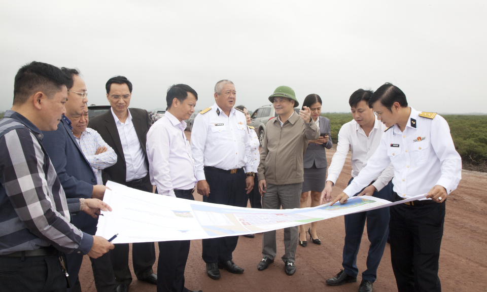 Phó Chủ tịch UBND tỉnh Bùi Văn Khắng làm việc với Tổng Công ty Tân Cảng Sài Gòn
