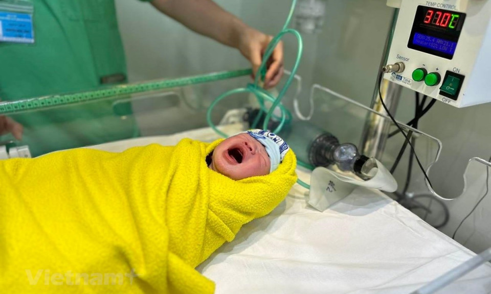 Việt Nam đạt 100 triệu người: Cơ hội và thách thức cần giải quyết