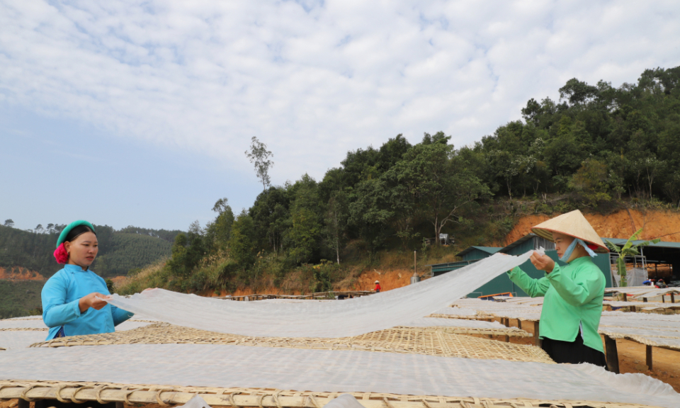 Nâng mức chuẩn nghèo, xóa nhà dột nát
