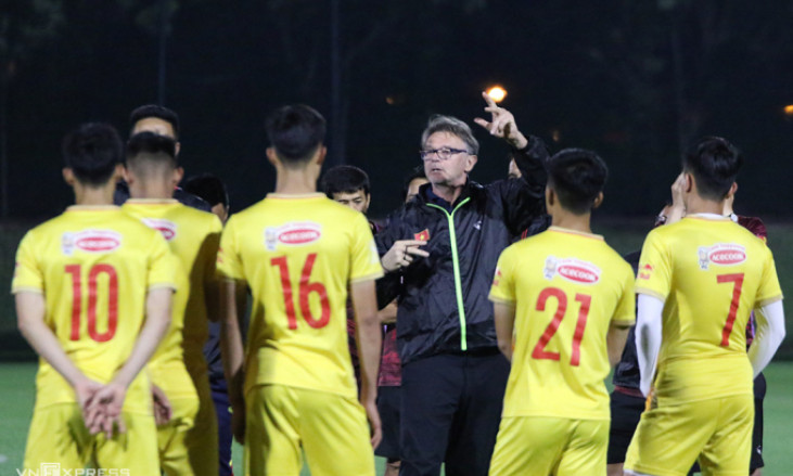 HLV Troussier gọi 31 cầu thủ cho SEA Games 32