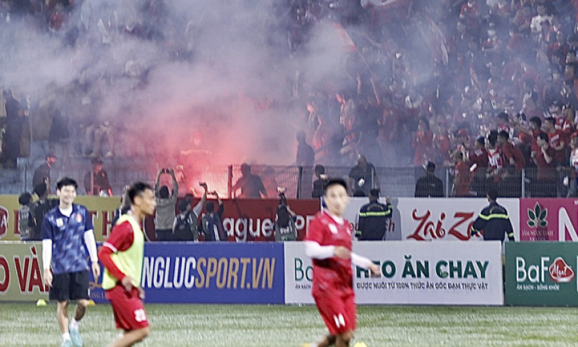 Văn Quyết đưa Hà Nội trở lại đỉnh bảng V-League