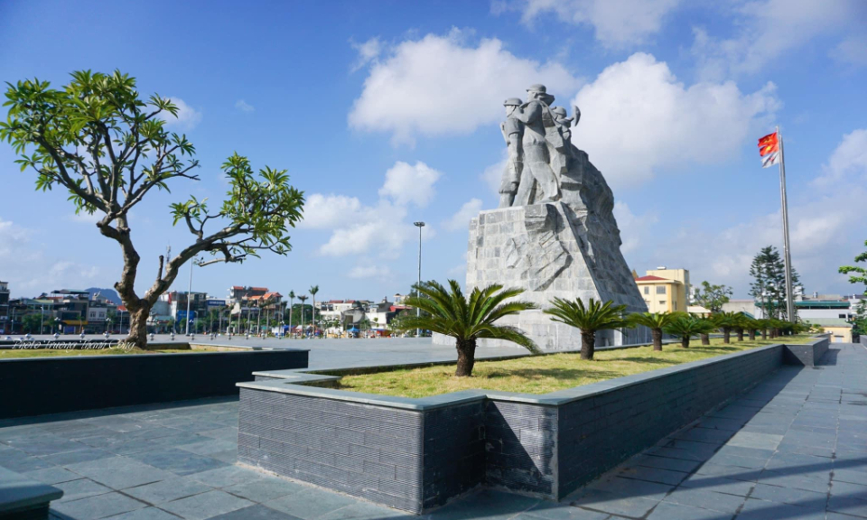 Thành phố than mời gọi...