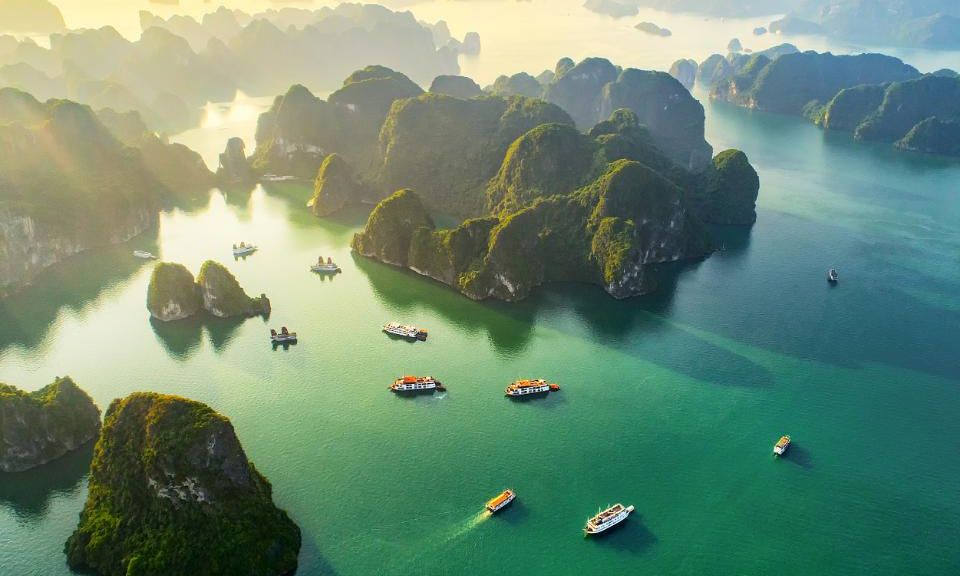 Ha Long Bay among best places to go for budget honeymoon