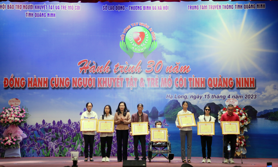 Hơn 8 tỷ đồng ủng hộ người khuyết tật và trẻ mồ côi tại lễ phát động Nối vòng tay nhân ái