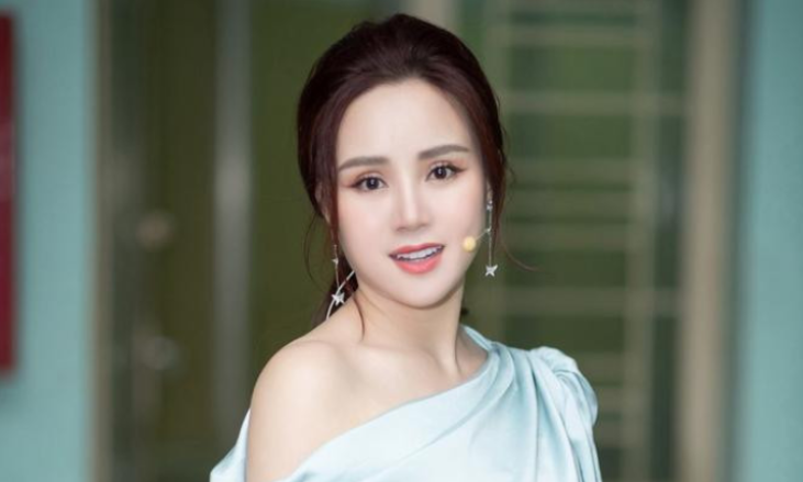 Ca sĩ Vy Oanh khóa hết các tài khoản, 'biến mất' khỏi mạng xã hội