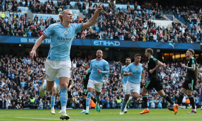 Premier League: Manchester City chỉ còn kém Arsenal 3 điểm