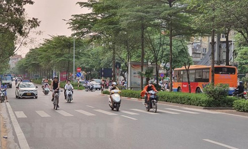 Đông Bắc có mưa phùn, Tây Bắc và Trung Bộ nắng nóng gay gắt