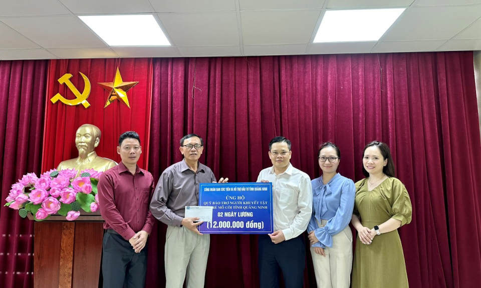 Công đoàn Ban Xúc tiến và Hỗ trợ đầu tư tỉnh trao quà hỗ trợ người khuyết tật và trẻ mồ côi