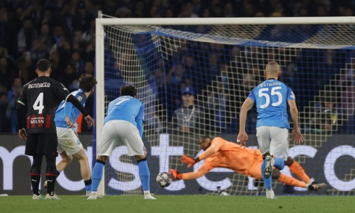 Milan loại Napoli ở tứ kết Champions League