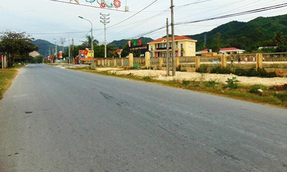 Đảm bảo ATGT đoạn đường vòng xuyến Trung tâm Y tế huyện Vân Đồn đến UBND xã Hạ Long