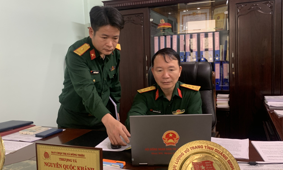 Cán bộ chính trị giỏi