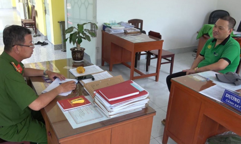 Trộm tiền, vàng của đồng nghiệp đem "nộp" đường dây cá độ bóng đá