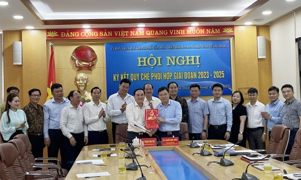 Hiệp hội Doanh nghiệp tỉnh và UBND TP Cẩm Phả ký kết chương trình phối hợp