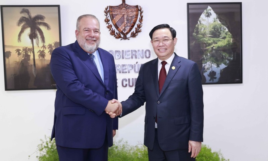Chủ tịch Quốc hội Vương Đình Huệ hội kiến Thủ tướng Cuba