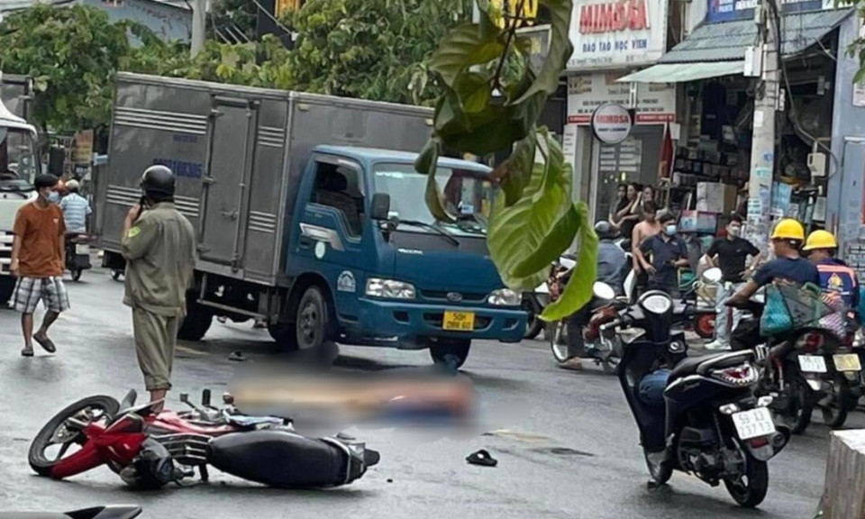TP Hồ Chí Minh: Liên tiếp xảy ra 2 vụ tai nạn khiến 2 nữ sinh tử vong