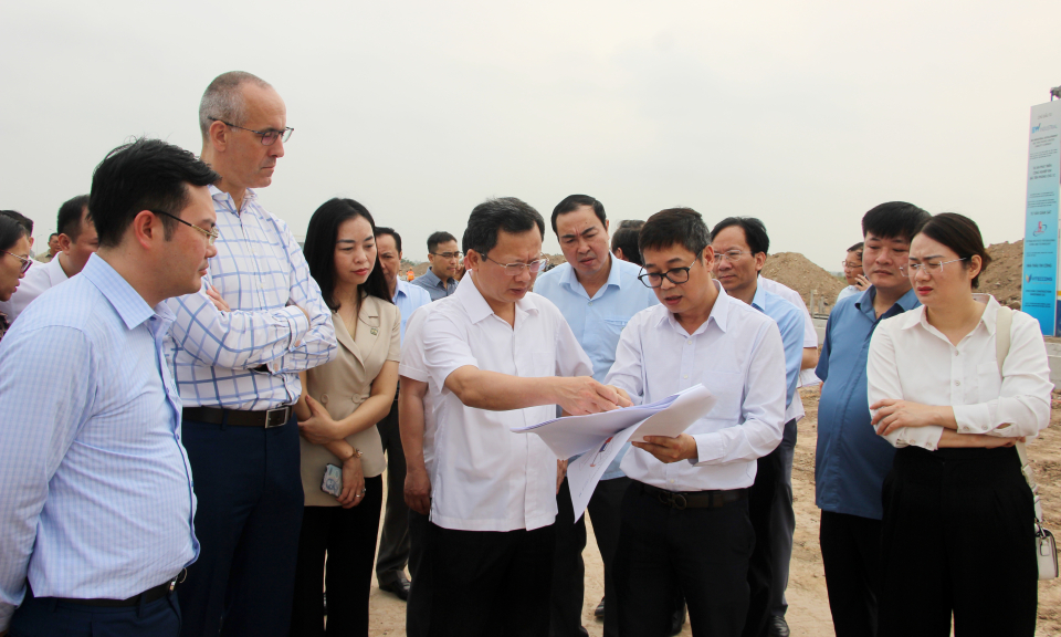 Quyền Chủ tịch UBND tỉnh kiểm tra tiến độ đầu tư một số KCN tại Quảng Yên