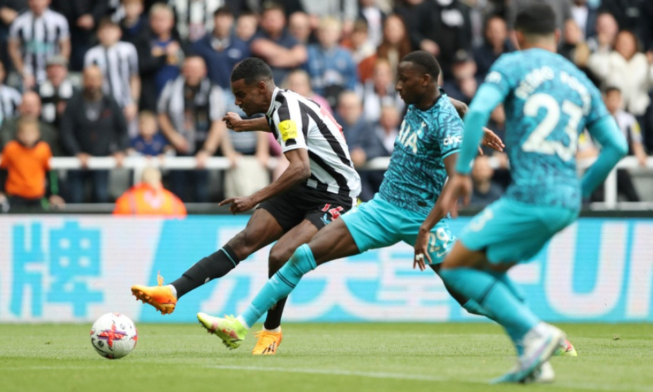 Newcastle thắng Tottenham 6-1