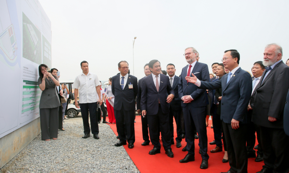 Czech PM visits Škoda Auto automobile assembly plant at Viet Hung Industrial Zone