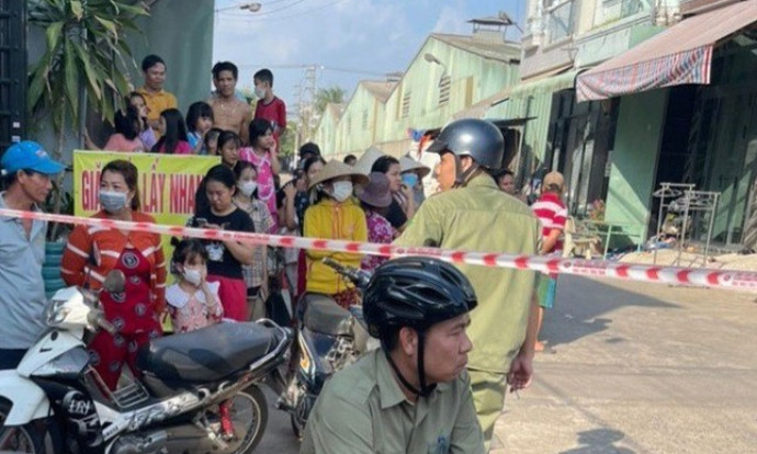Ngăn đỗ ô tô trước cửa, chủ nhà bị lái xe đâm trọng thương