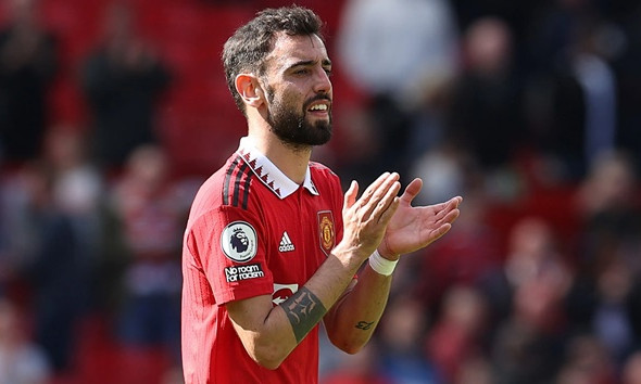 Man United nhận tin sốc về Bruno Fernandes