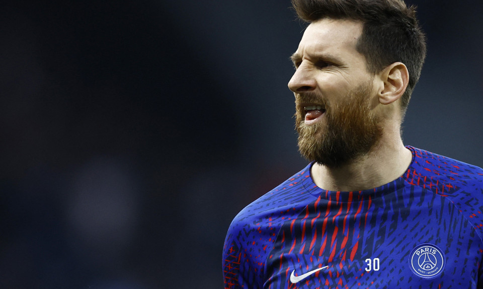 Barca loại bỏ 3 cầu thủ lấy tiền đón Messi