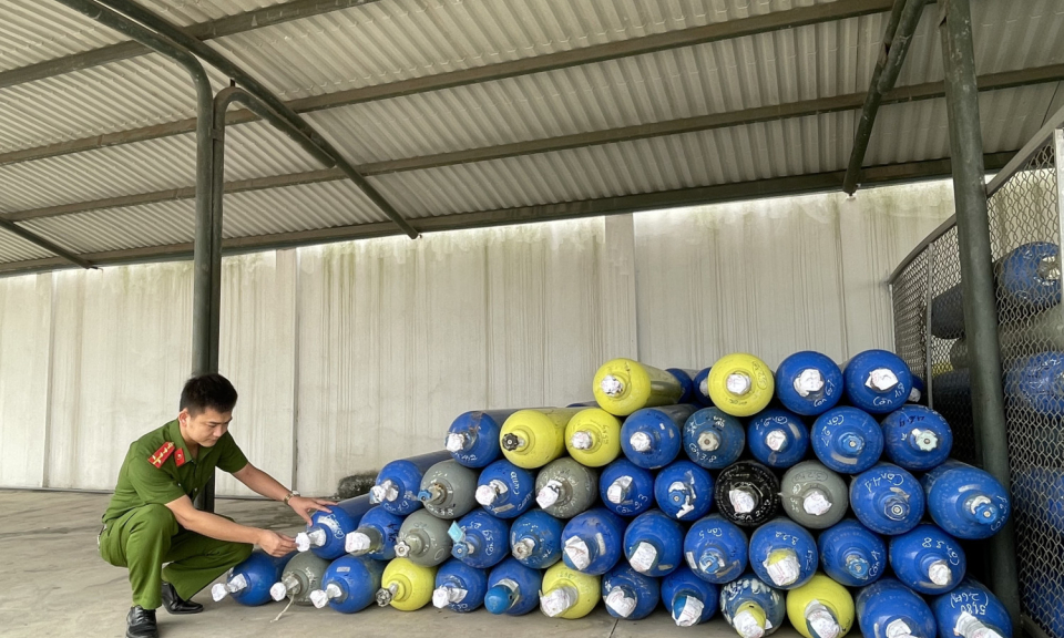 Công an Quảng Ninh quyết liệt ngăn chặn kinh doanh “khí cười” trái phép
