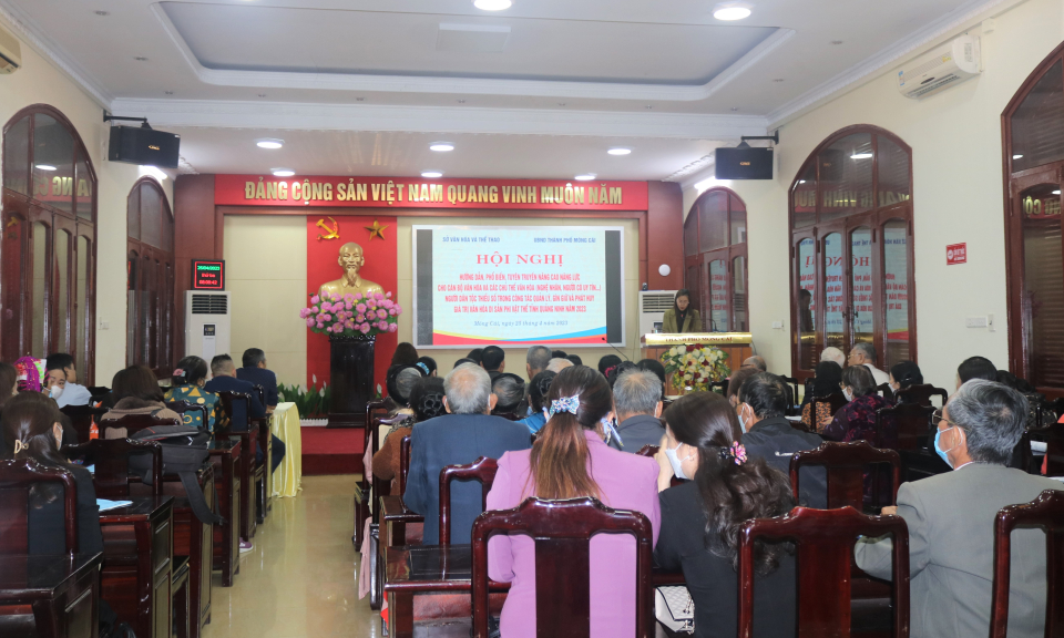 Nâng cao năng lực cho cán bộ văn hóa và các chủ thể văn hóa người dân tộc thiểu số