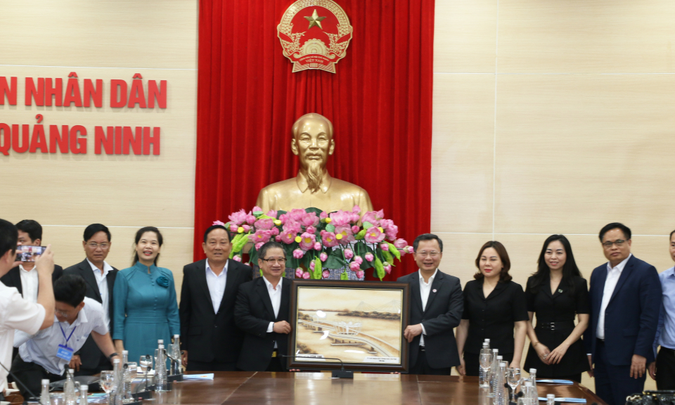 TP Cần Thơ và tỉnh Quảng Ninh trao đổi về hợp tác, kết nối vận tải - du lịch - thương mại