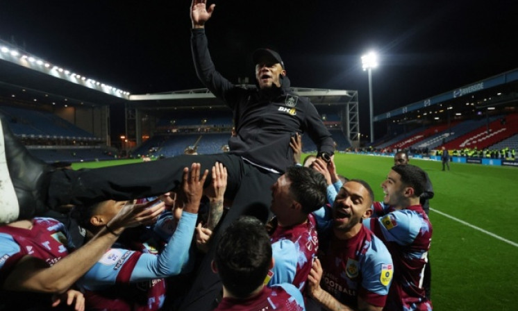 Vincent Kompany giành danh hiệu đầu tiên trong sự nghiệp huấn luyện
