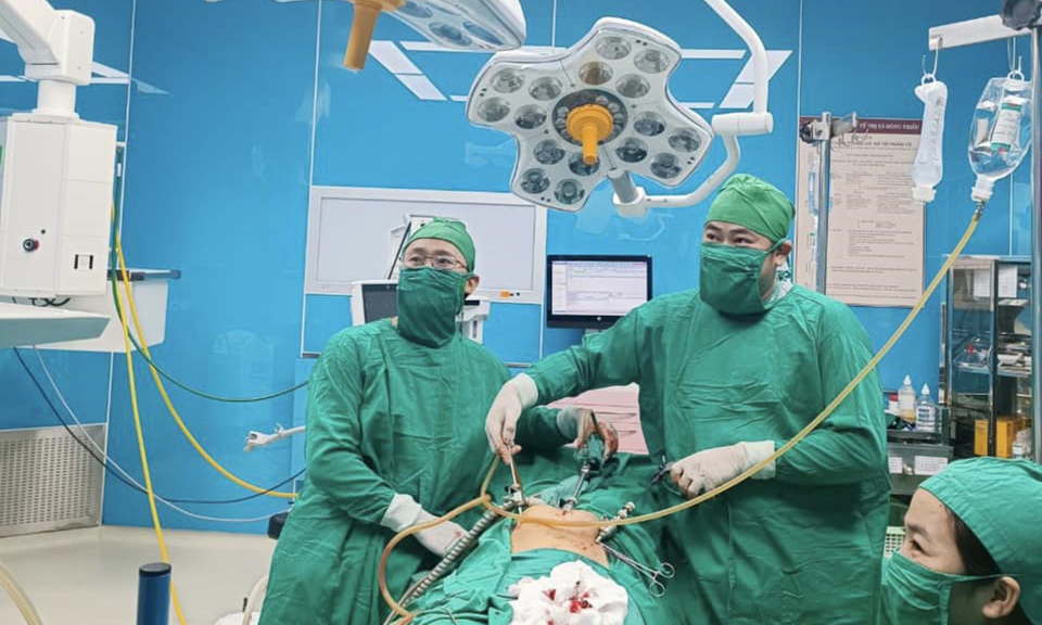 Cấp cứu thành công cho bệnh nhân bị u nang bì buồng trứng xoắn nguy hiểm