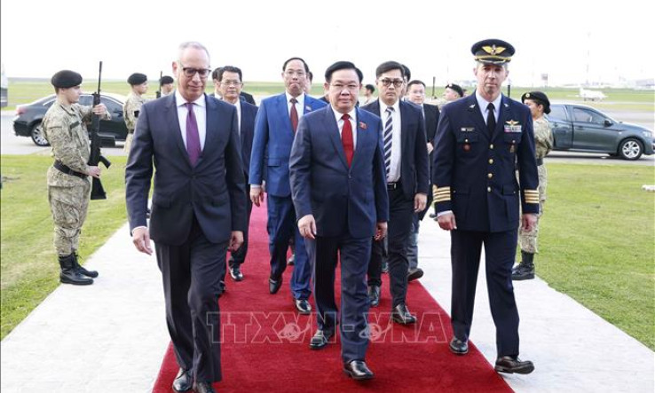 Chủ tịch Quốc hội Vương Đình Huệ bắt đầu thăm chính thức Cộng hòa Đông Uruguay