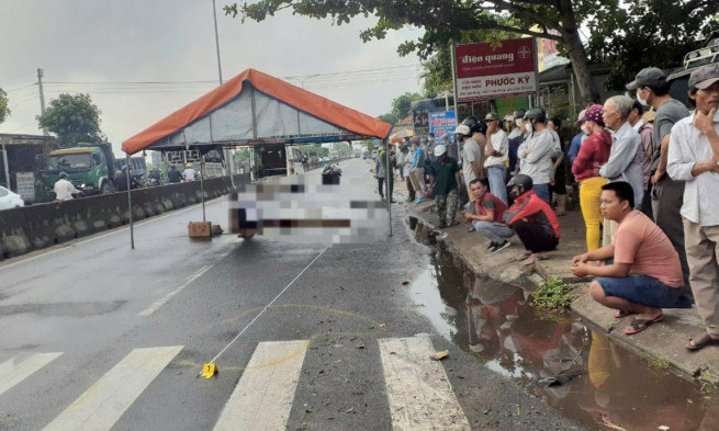 Xe đầu kéo va chạm xe máy trên QL1, một người tử vong tại chỗ