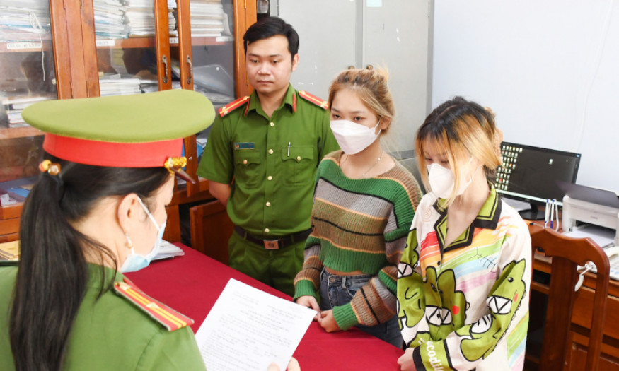 Hùn tiền mua ma túy mang về phòng trọ cùng “bay lắc”