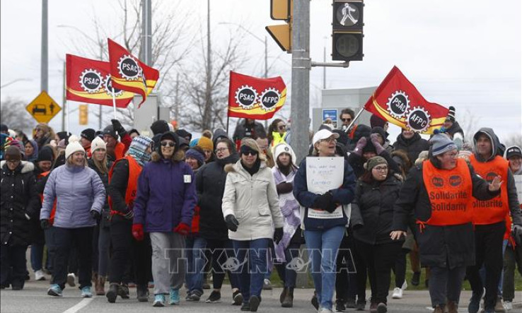 Đình công tiếp diễn tại Canada