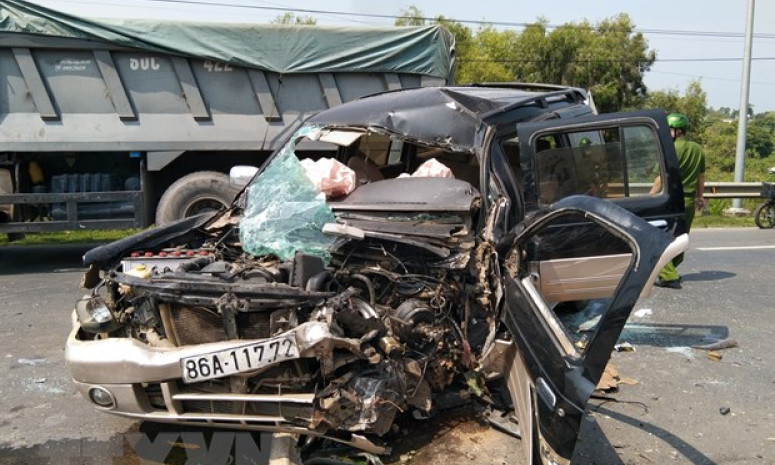 Tai nạn liên hoàn nghiêm trọng khiến 6 người thương vong