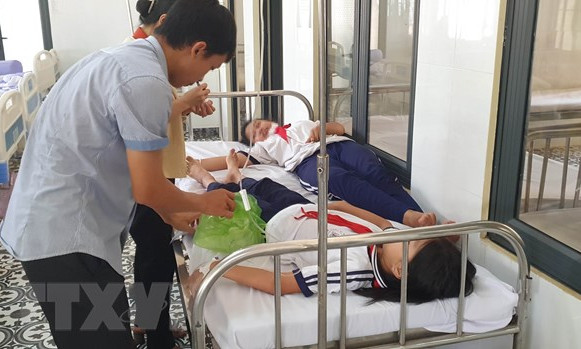 Vụ 9 học sinh nghi bị ngộ độc: Yêu cầu tiệm tạp hóa ngừng hoạt động