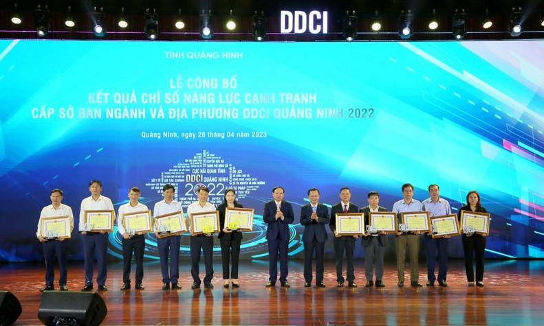 Quang Ninh announces District and Department Competitiveness Index 2022