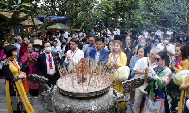 Giỗ Tổ Hùng Vương: Người Việt Nam ở nước ngoài tri ân công đức tổ tiên