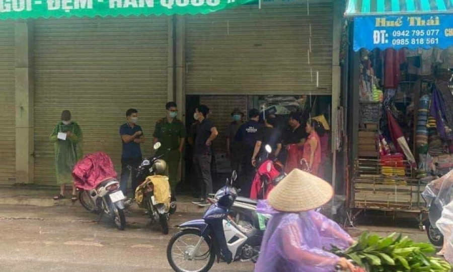 Hoà Bình: Vợ chồng tiểu thương tự tử tại cửa hàng