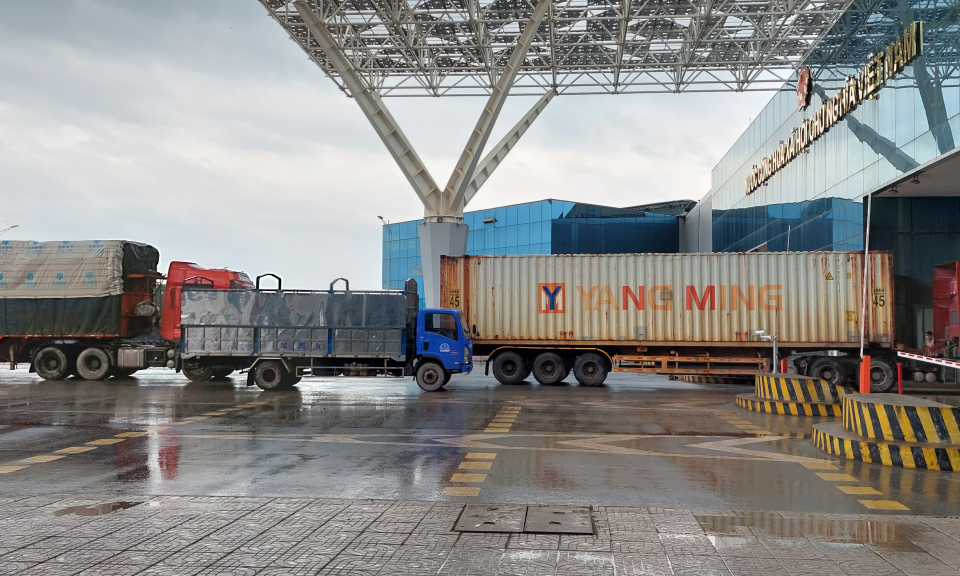 Móng Cái: Hơn 3.200 tấn hàng hóa XNK trong ngày 29/4