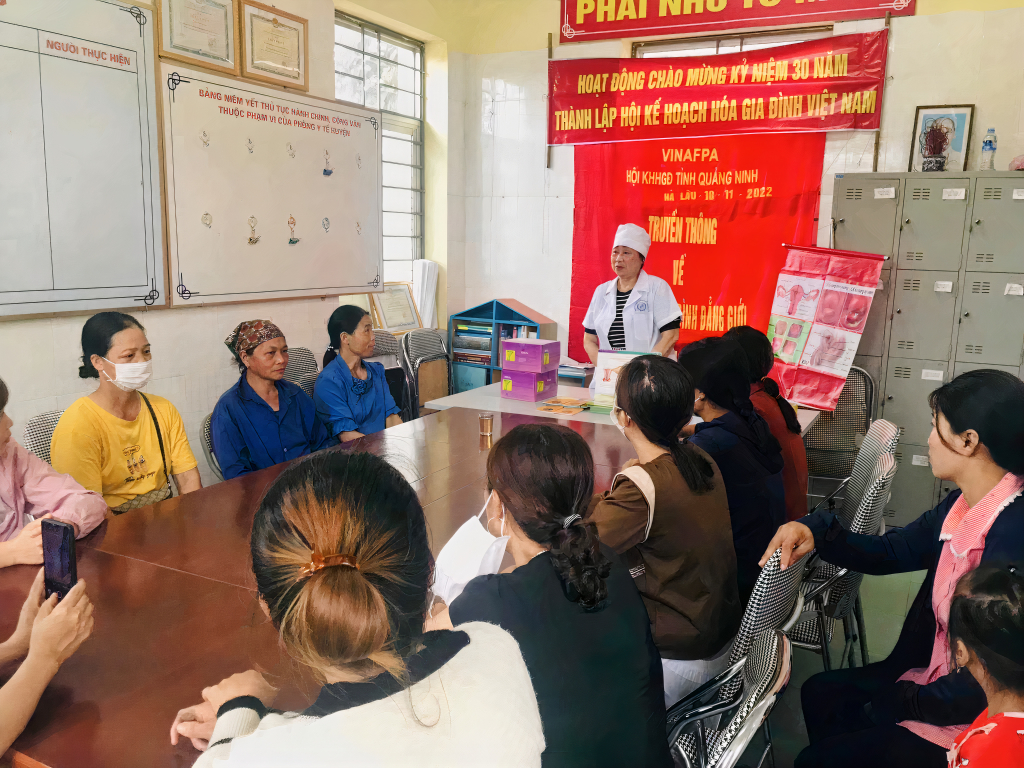 Hội KHHGĐ tỉnh truyền thông tư vấn SKSS, KHHGĐ cho phụ nữ các xã vùng cao Đại Dực, Hà Lâu (huyện Tiên Yên).