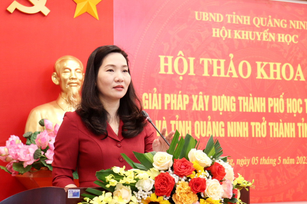 Đồng chí Nguyễn Thị Hạnh, Phó Chủ tịch UBND tỉnh, Chủ tịch Hội Khuyến học tỉnh phát biểu khai mạc hội thảo.