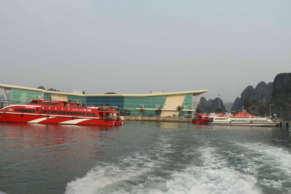Cảng tàu khách quốc tế Ao Tiên kết nối các tuyến đảo của Cô Tô và Vân Đồn với đất liền.