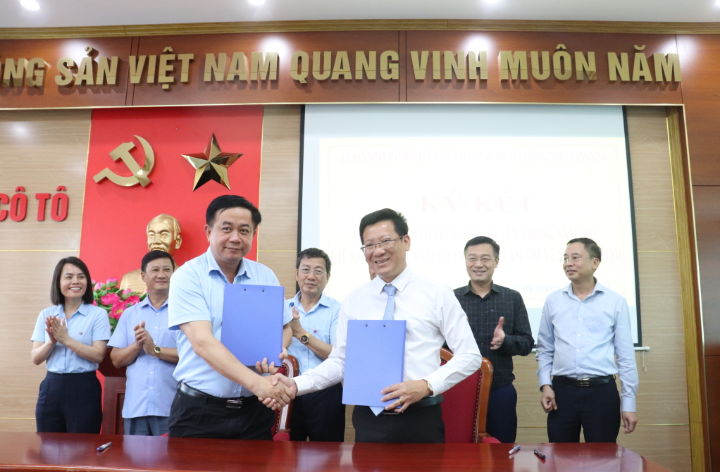 Trung tâm Truyền thông tỉnh và UBND Huyện Cô Tô ký kết chương trình phối hợp truyền thông năm 2023.