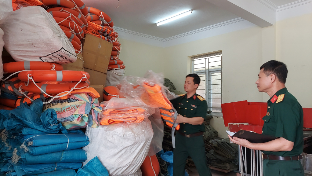 Ban chỉ huy quân sự huyện Vân Đồn kiểm tra cơ sở vật chất,phương tiện phòng chống thiên tai, tìm kiếm cứu nạn.