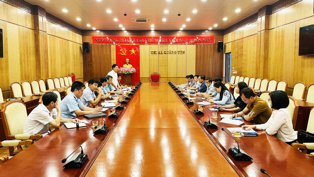 Đoàn kiểm tra liên ngành số 3 của tỉnh về công tác ATTP làm việc với UBND TX Quảng Yên.